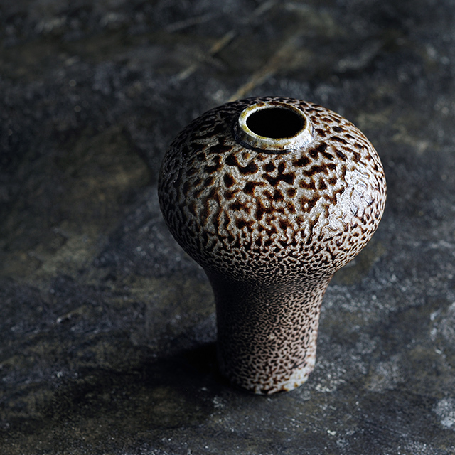 花があってもなくても 絵になる花器