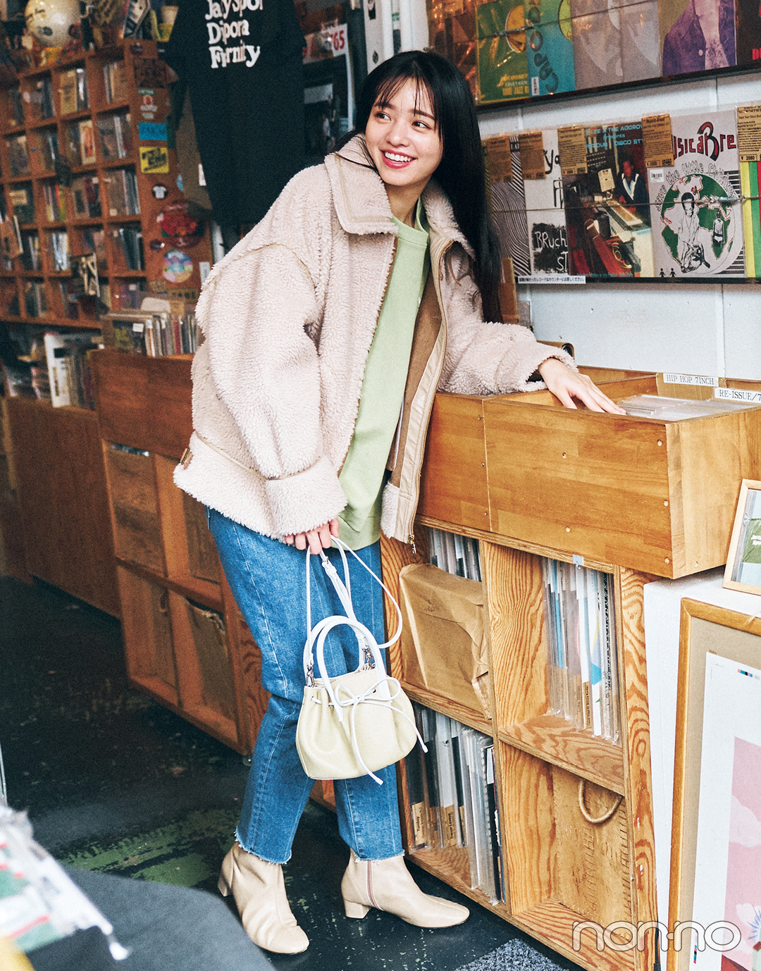 【佐々木美玲&横田真悠のトレンドタイムライン着回し⑥】女っぽさ際立つメンズコーデ♡ お気に入りSONGも教えます!_1_3