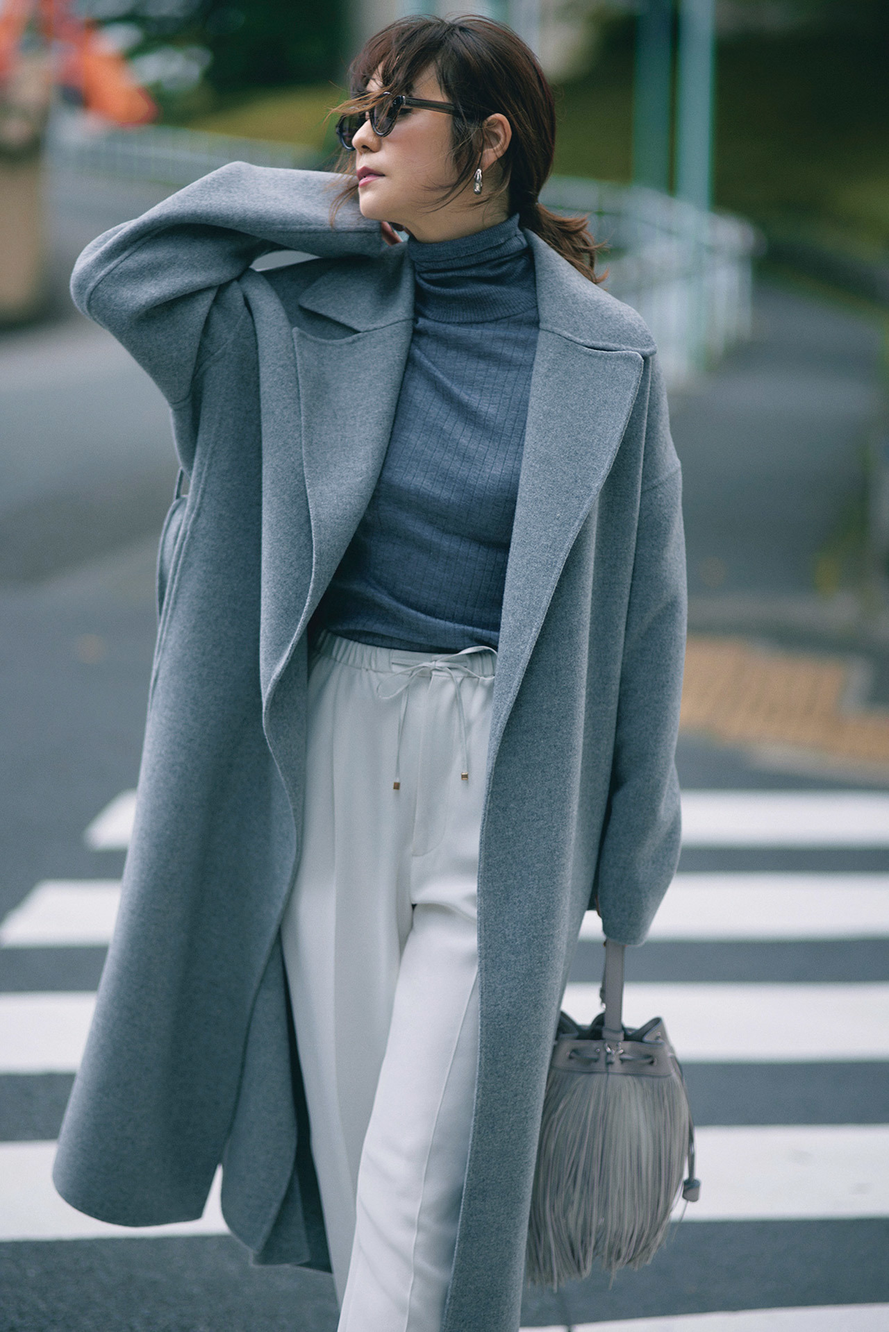 黒より軽やか ベージュより新鮮 まろやかなグレー でつくる大人上品コーデ ファッション誌marisol マリソル 40代をもっとキレイに 女っぷり上々