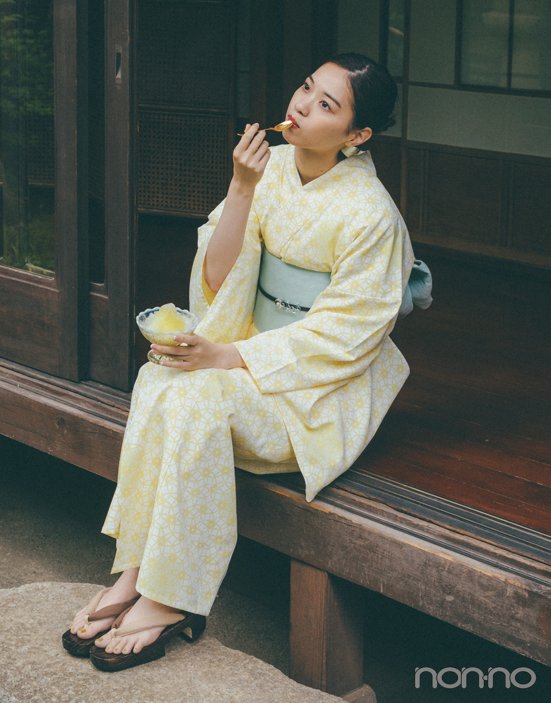 西野七瀬の「七宝柄」の浴衣1