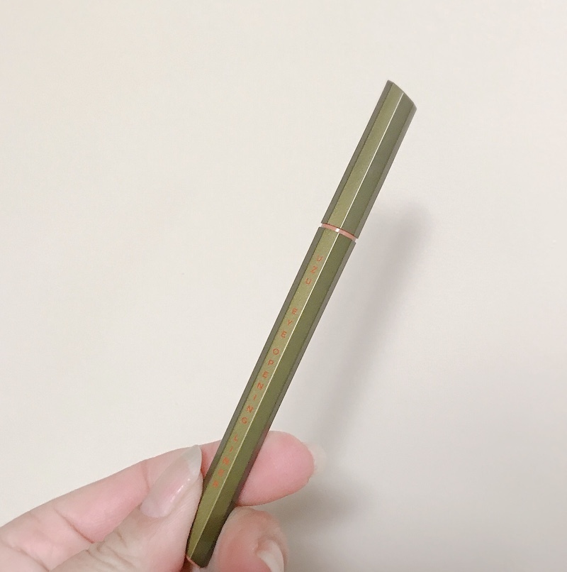 UZUのカーキのアイライナー