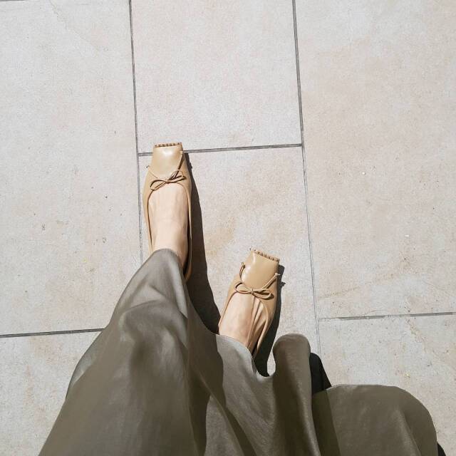 足元はまたベージュに