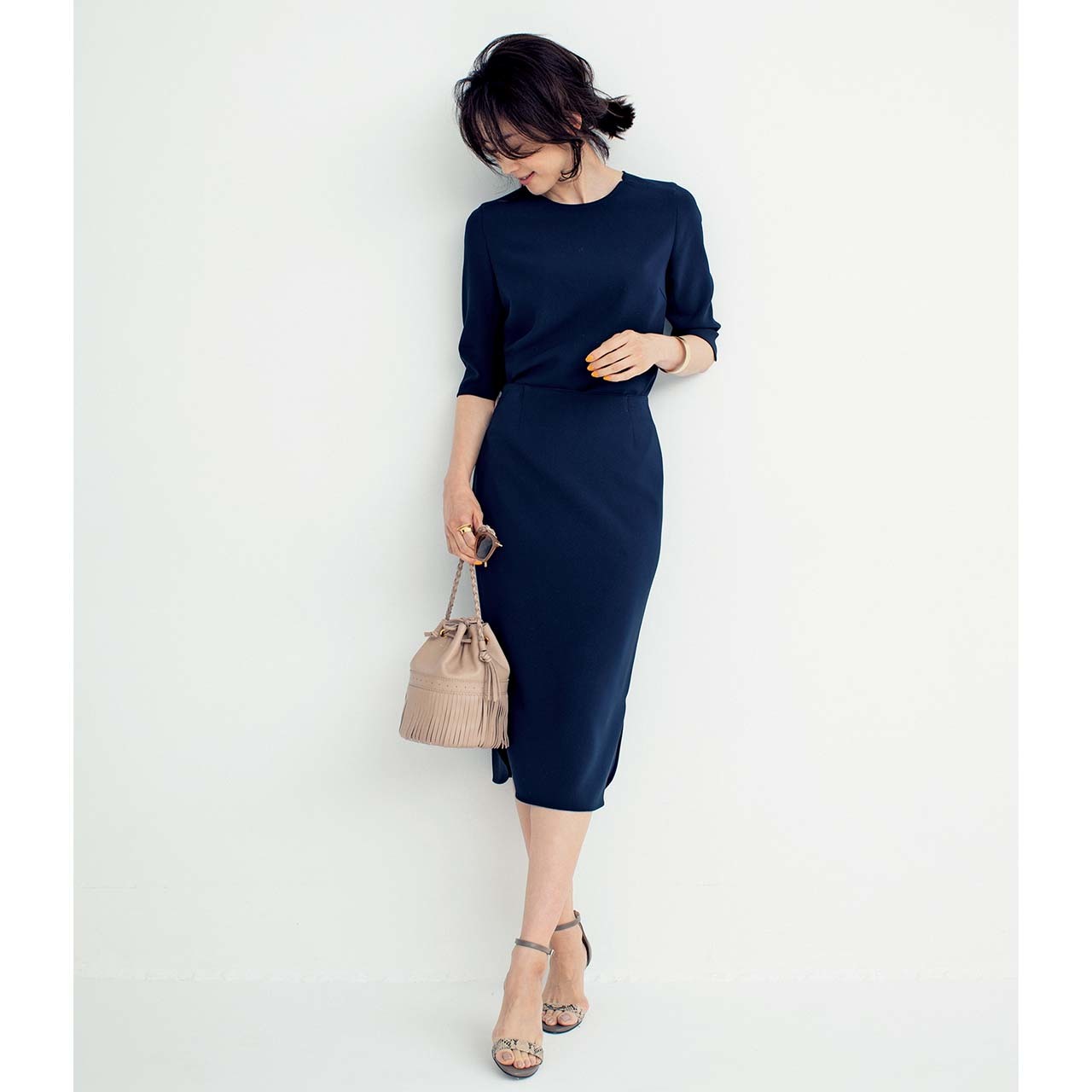 とろみセットアップを着用したモデルの高垣麗子さん