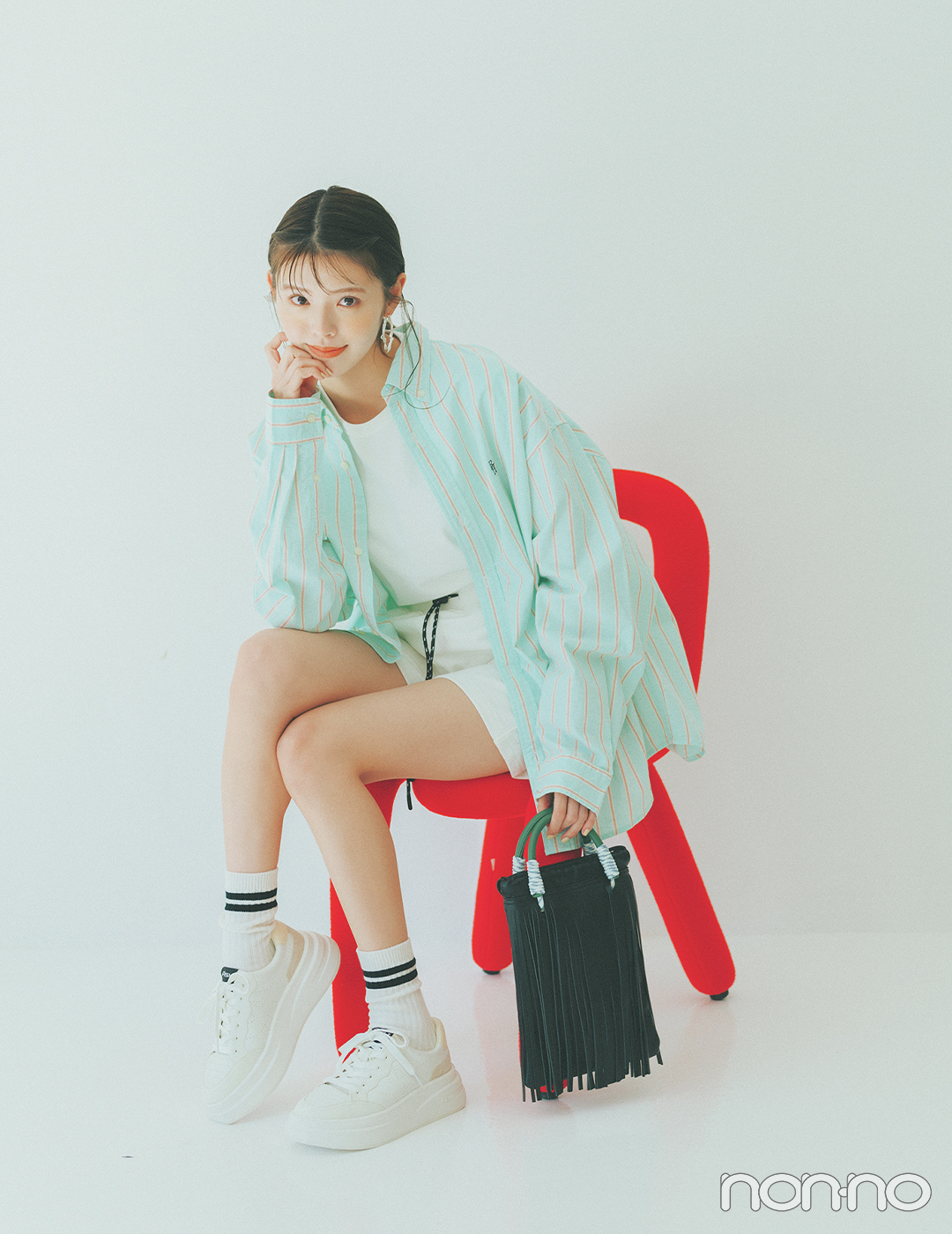 ニュートレンドのミントカラーはストライプシャツでヘルシーに 大学生の毎日コーデ Non No Web ファッション 美容 モデル情報を毎日お届け