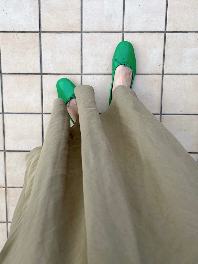 ZARAの鮮やかグリーンのバレエシューズ