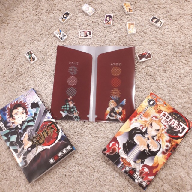 子供たちが楽しく
持っている消しゴムやコミック本と
ディスプレイしてくれました。