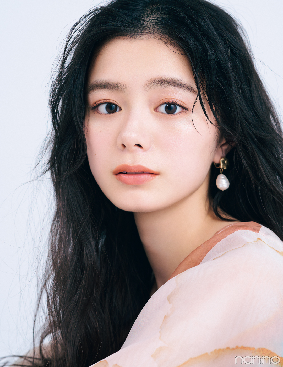 立体小顔ハイライト&シェーディングを入れた紺野彩夏