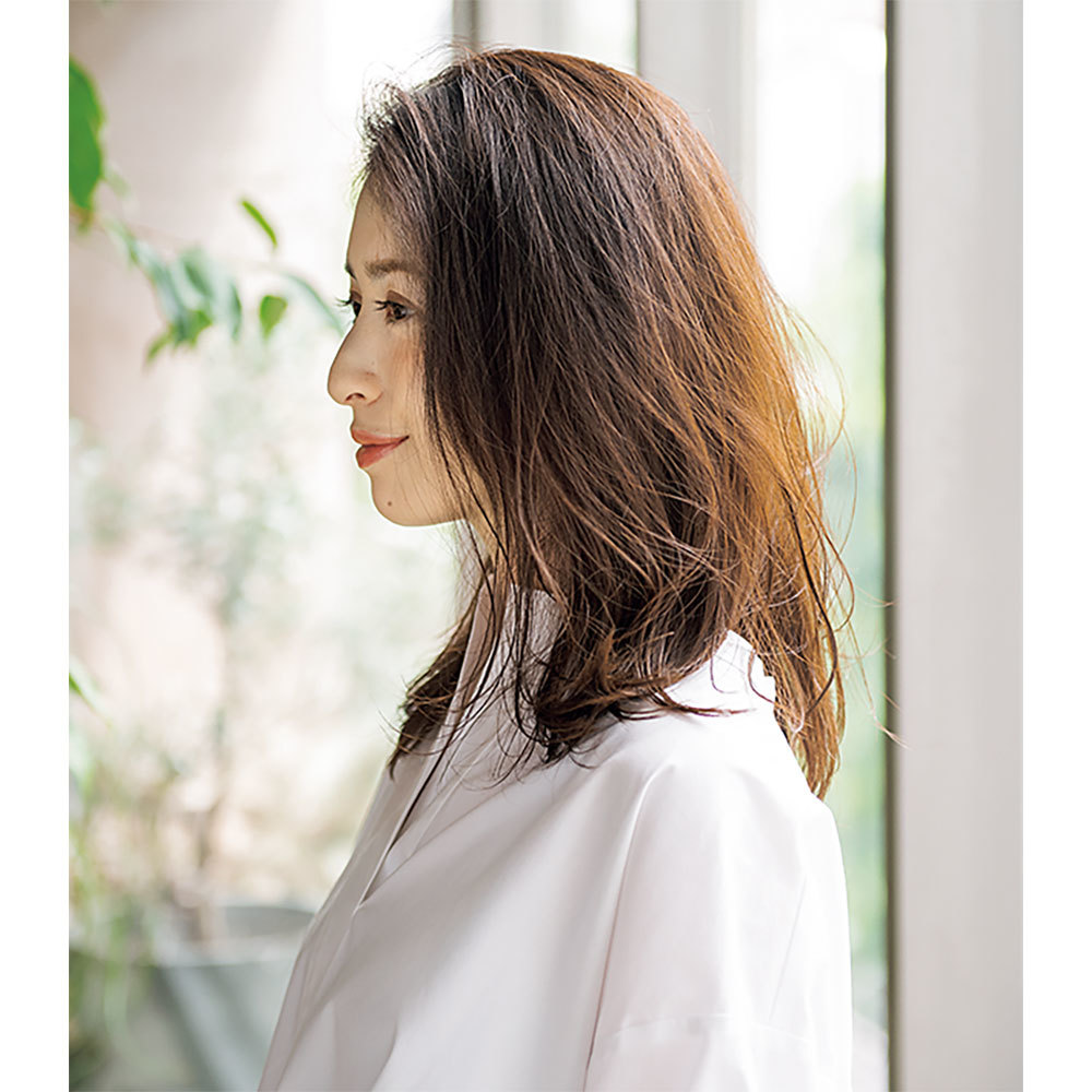 横から見た 人気ミディアムヘアスタイル1位の髪型