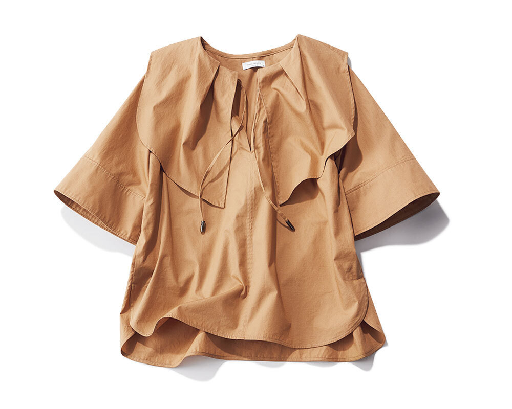 ブラウス¥25,300/ニアー(ニアー ニッポン)