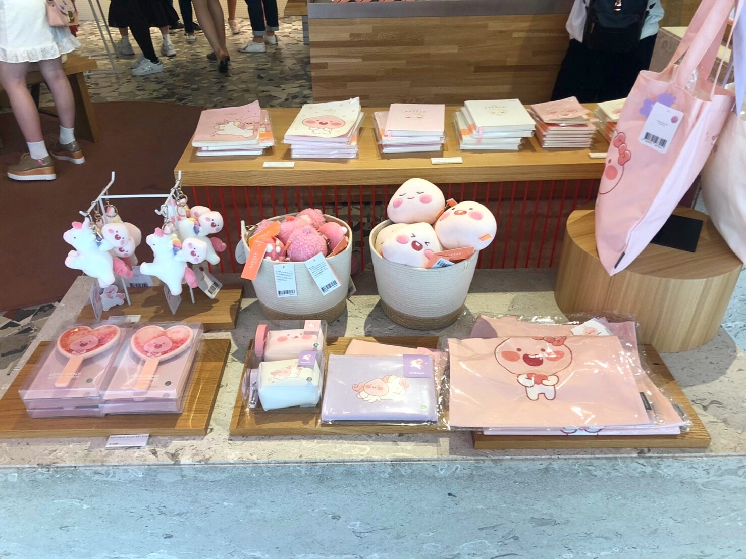 1F グッズ販売