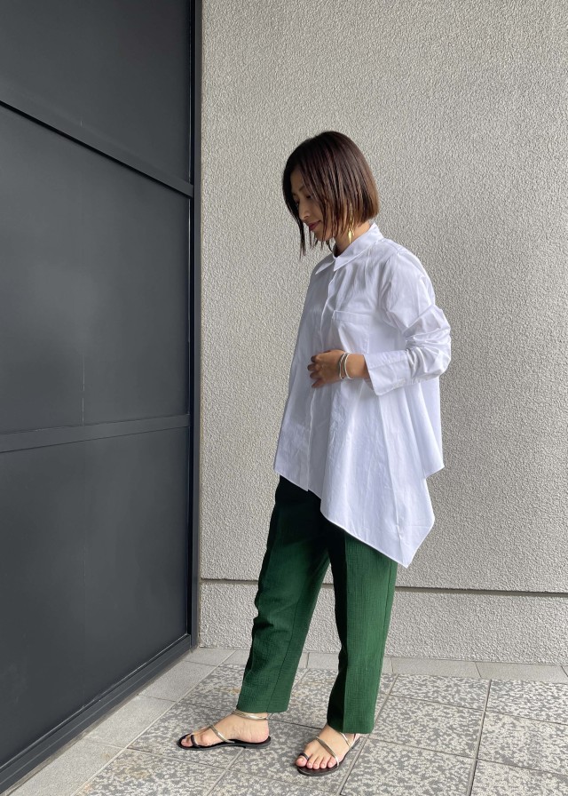 シャツ:ZARA
