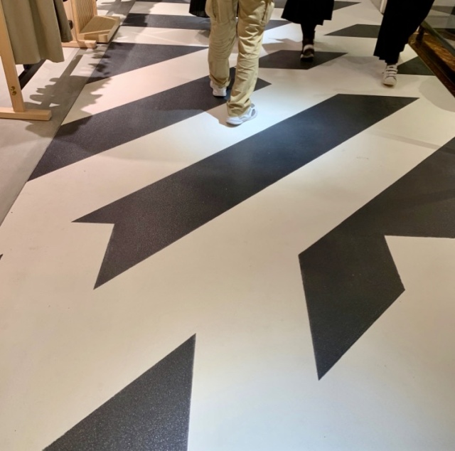 2階の床は渋谷のスクランブル交差点をモチーフにしてるんだって。