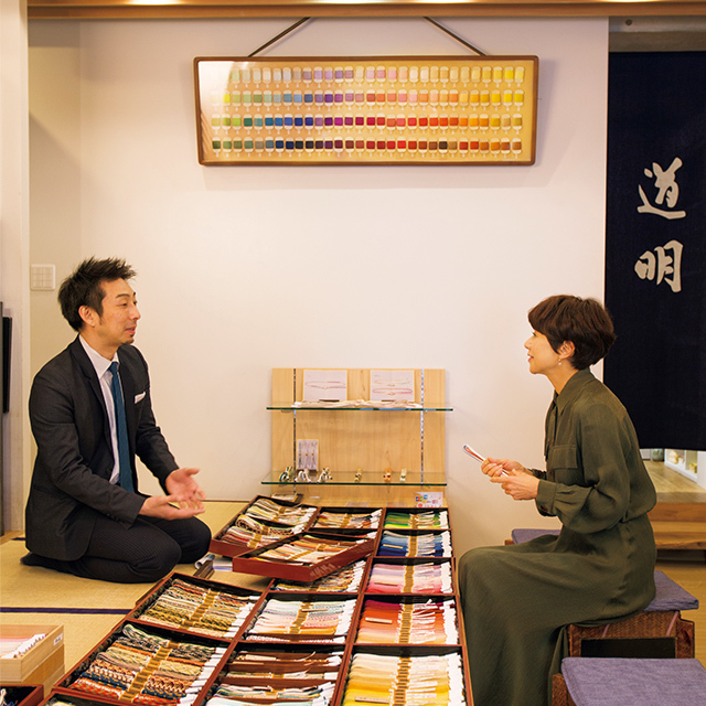 十代目当主・道明葵一郎 さんの応対で、帯締めを拝見