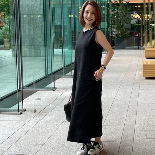 アラフィー華組ブロガー スニーカーコーデ 大人カジュアルな着こなし Web Eclat 50代女性のためのファッション ビューティ ライフスタイル最新情報