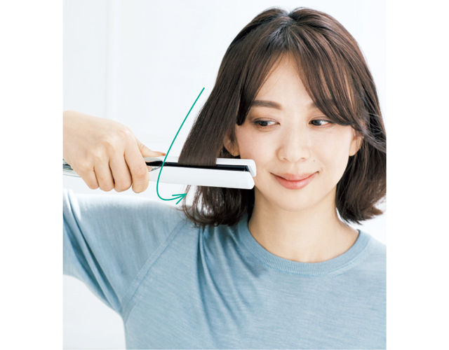 《2》顔まわりを前方向へ大きく内巻きに