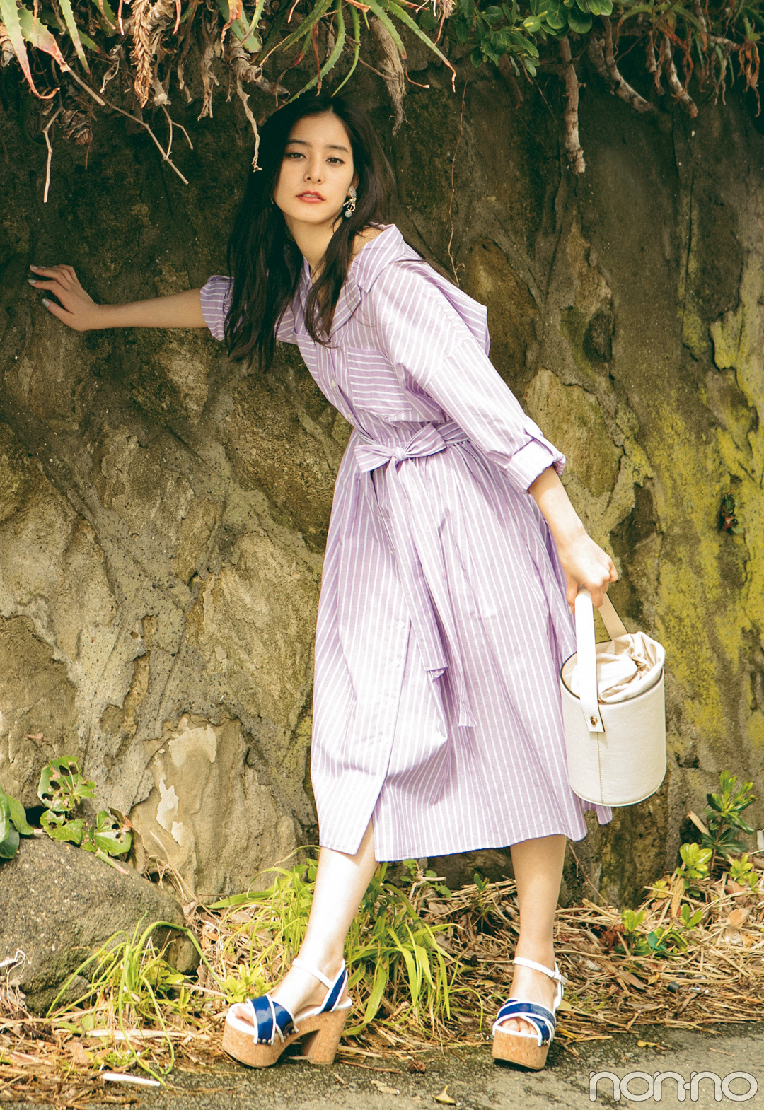 知的な”キレイなお姉さん”感で ドキッとさせる♡ ストライプ柄シャツ