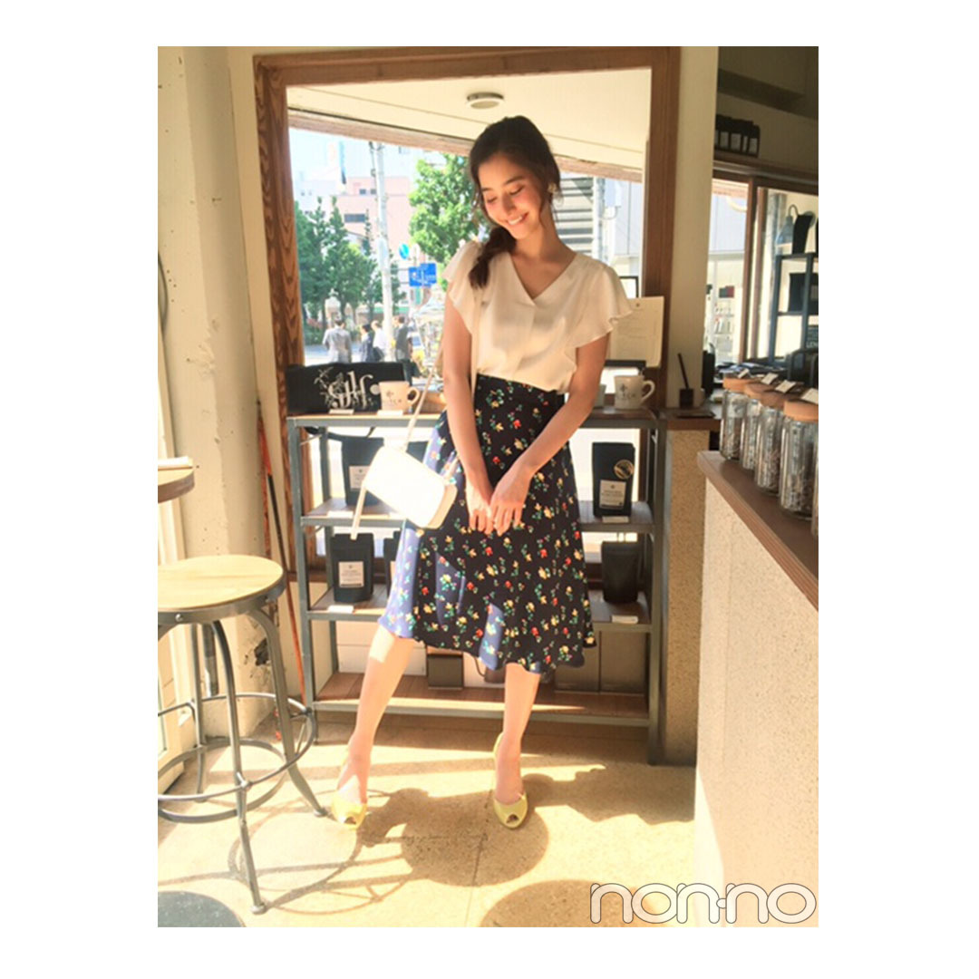 新木優子は白ブラウス×花柄スカートで鉄板モテ♡【毎日コーデ】_1_1
