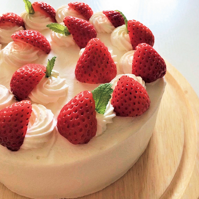 イチゴのショートケーキを美しく見せるコツを伝授。 写真映えします!(yakoさん)