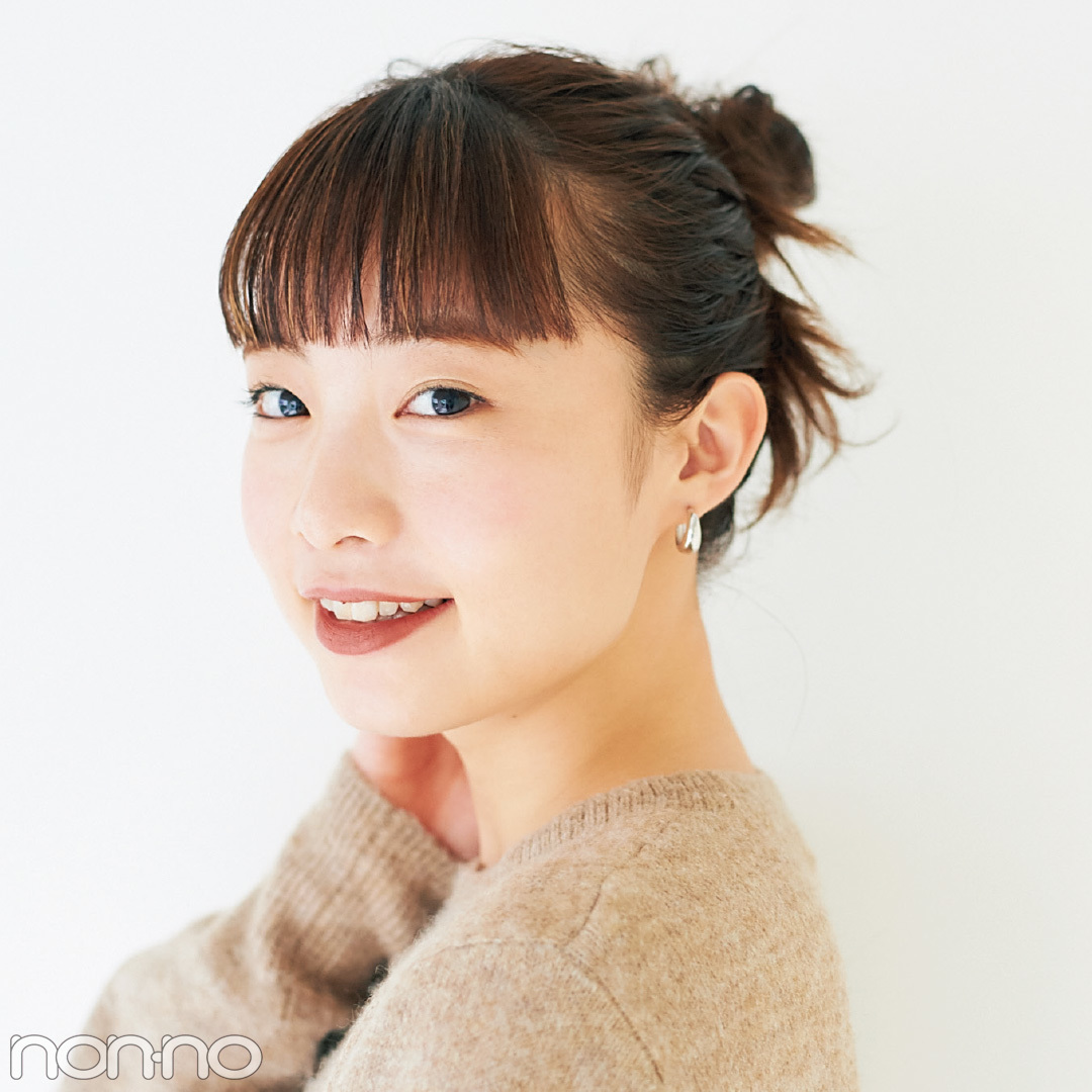 髪が多い 硬い クセ毛 そんな人に似合うおだんごヘアアレンジはこちら Non No Web ファッション 美容 モデル情報を毎日お届け