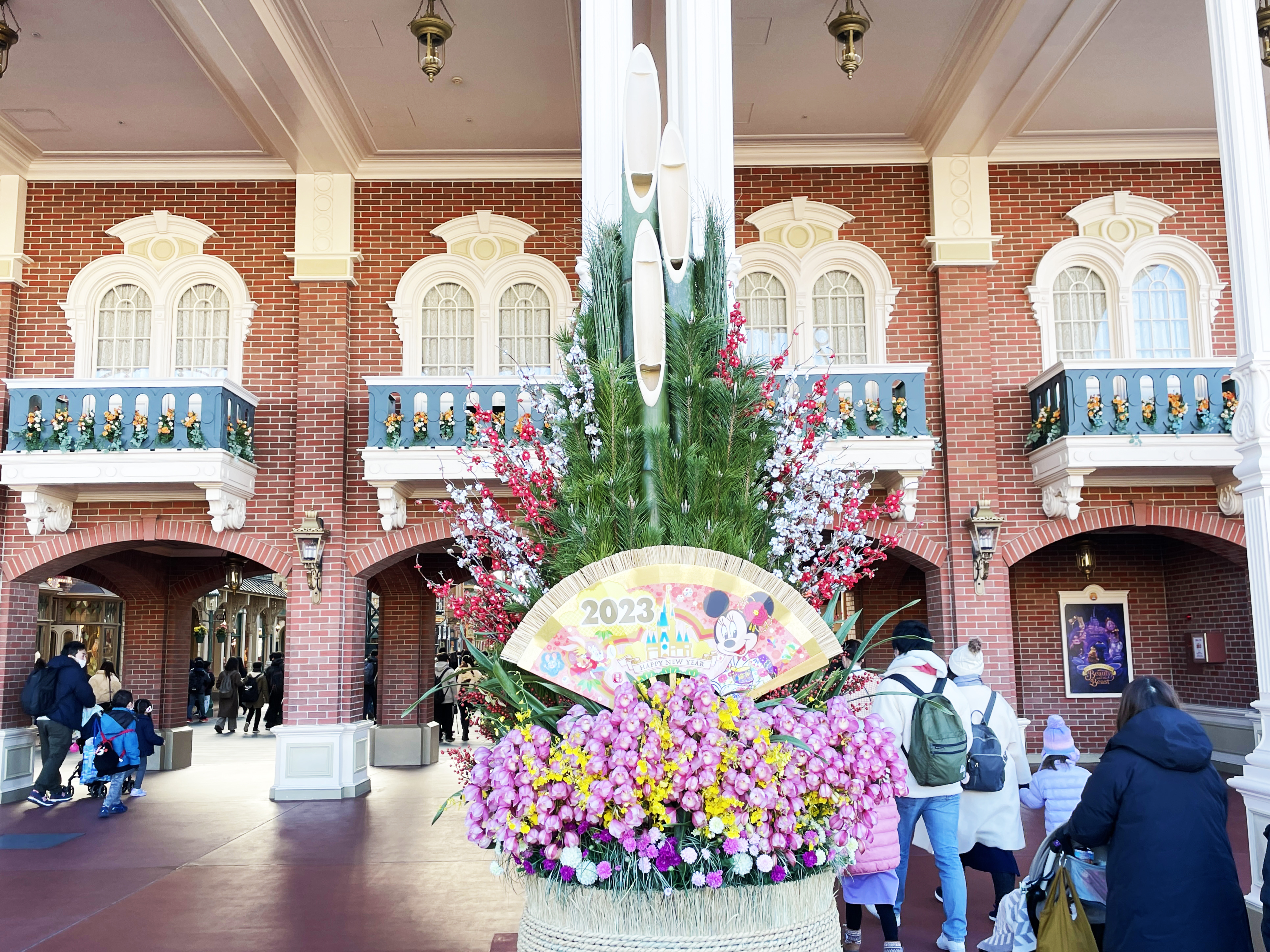 23東京ディズニーランドのお正月 40周年を迎えるパークで 新年をお祝い Non No Web ファッション 美容 モデル情報を毎日お届け