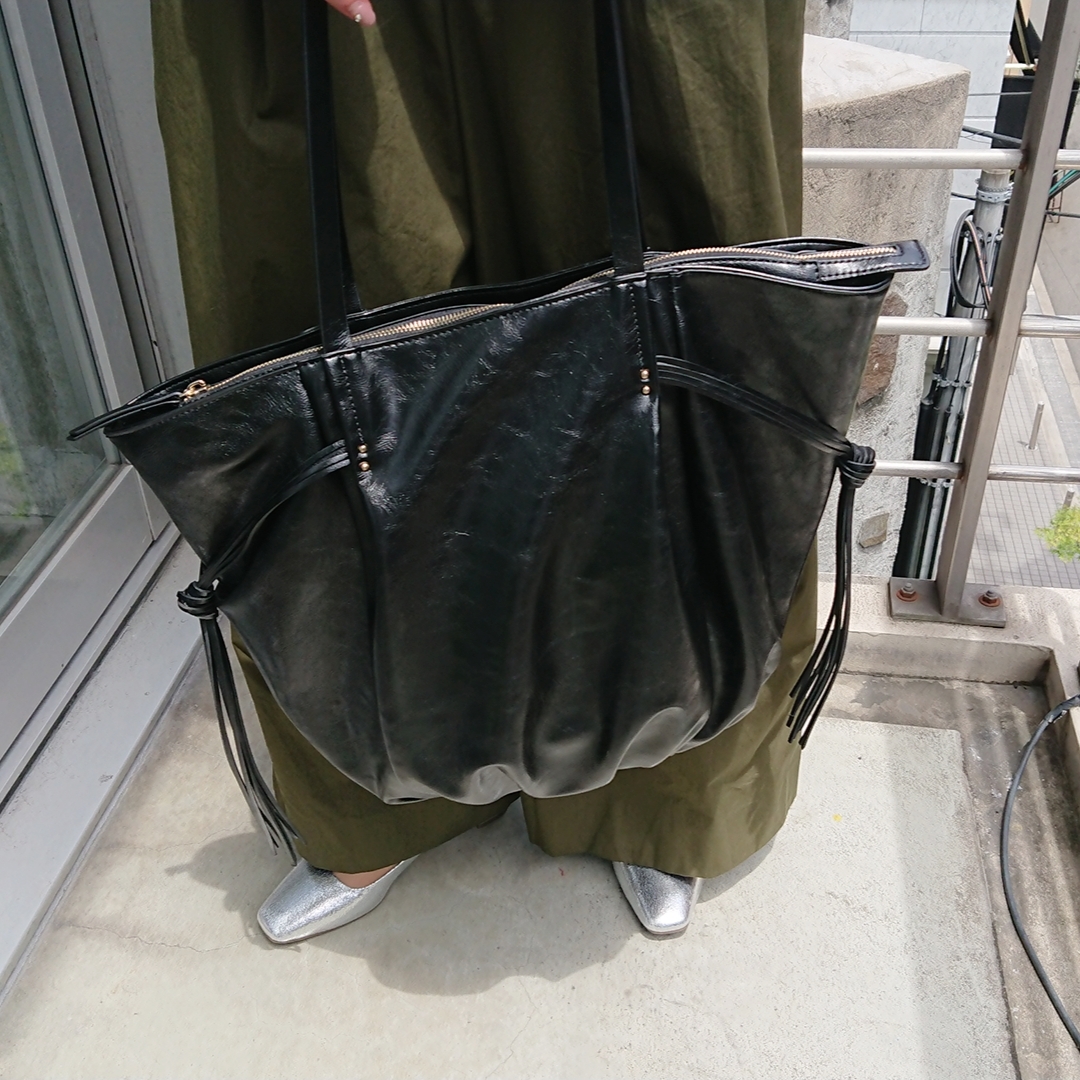 黒いバッグ