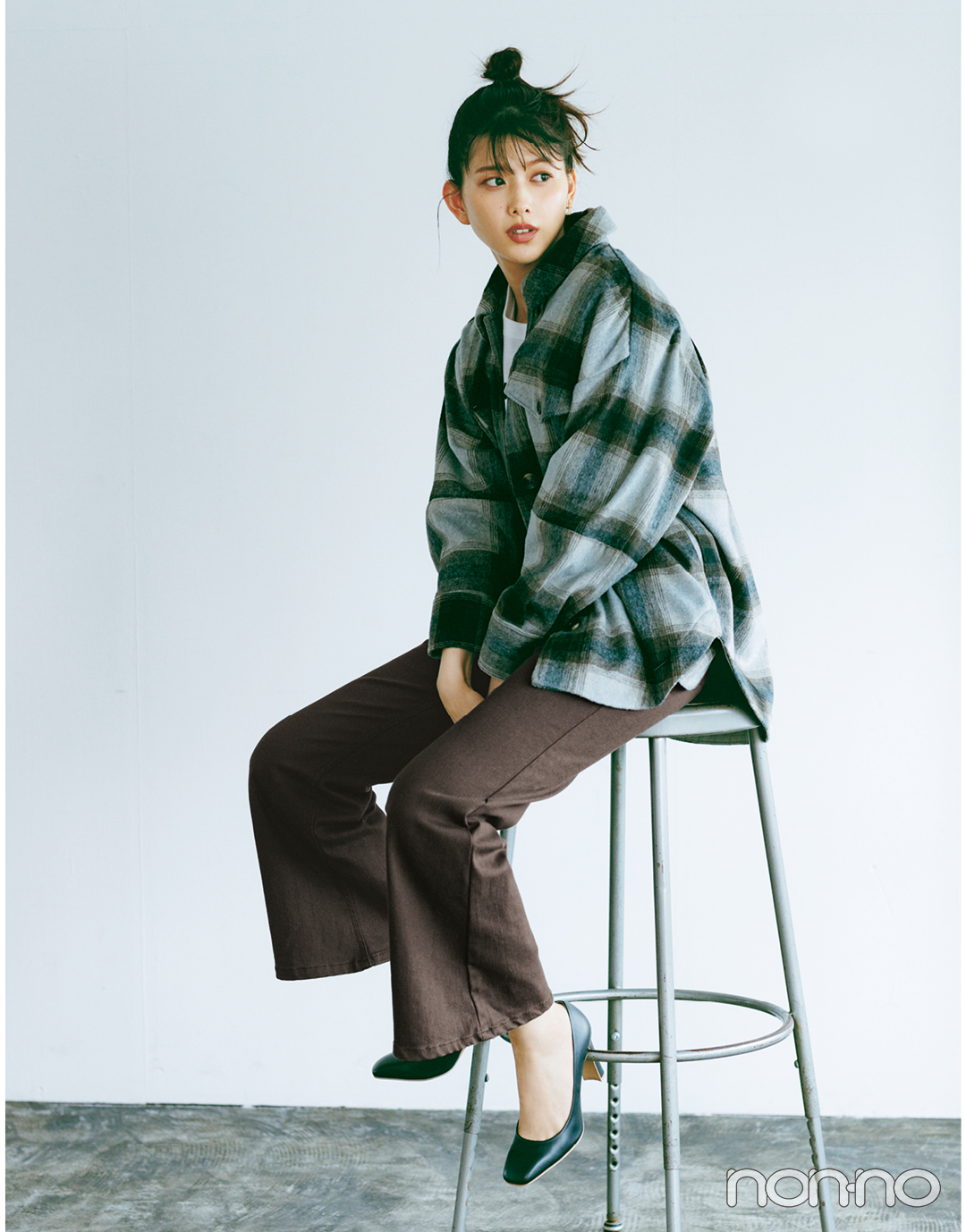 長女・渡邉理佐は「辛口フレア」でこなれカジュアルコーデ②【坂道3姉妹のデニム】_1_5