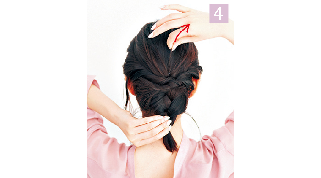 【ヘアアレンジ】大ぶりイヤリングがこなれ見えするねじり&三つ編みテク!_1_6