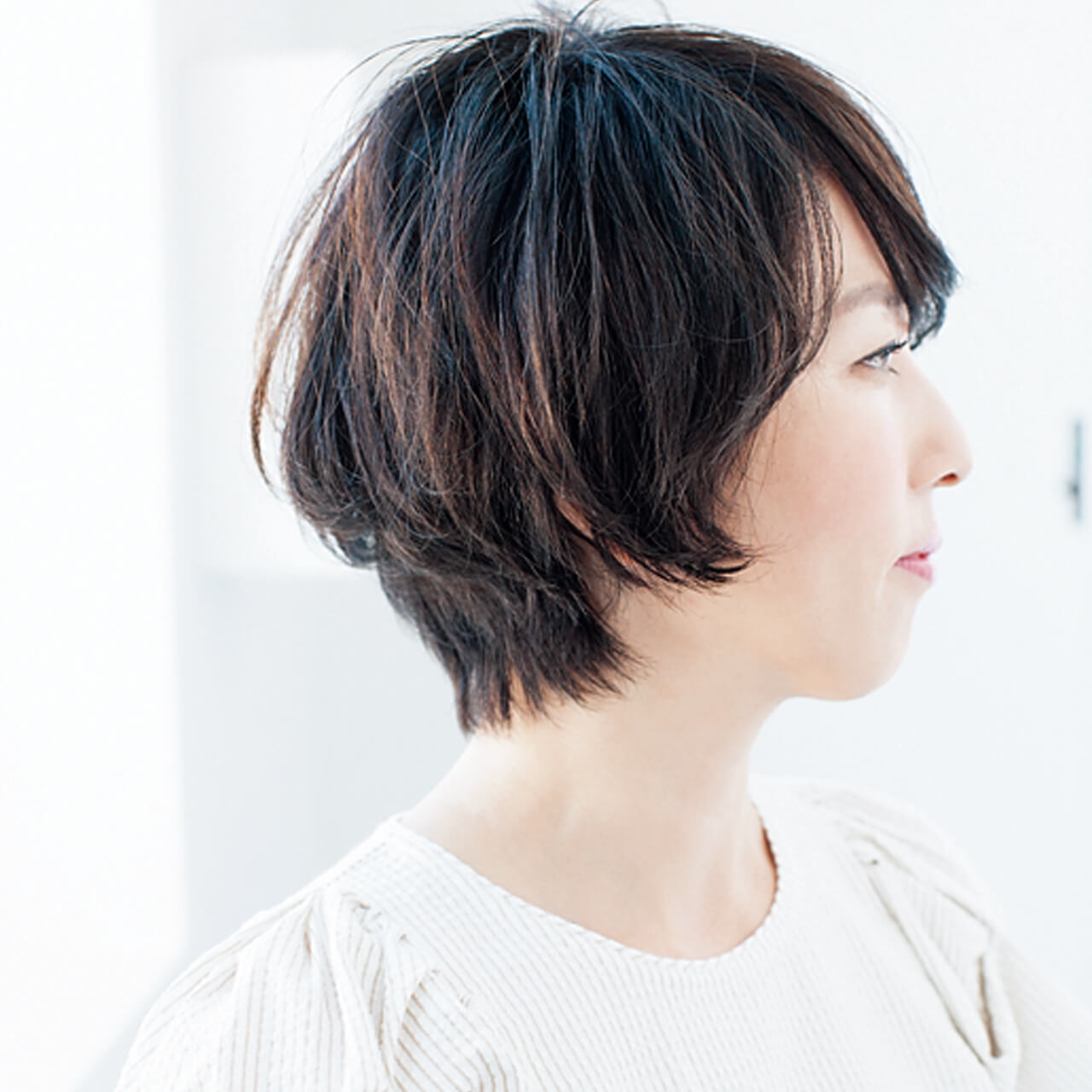 ゆるパーマで”自然とふんわり”を実現。Aラインフェミニンショート【40代のショートヘア】_1_2