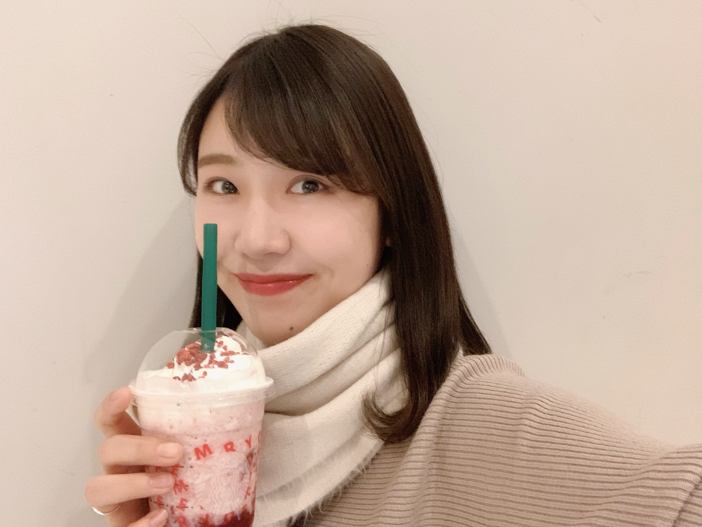 スタバ クリスマスのドリンクがピンクで可愛い Non No Web ファッション 美容 モデル情報を毎日お届け
