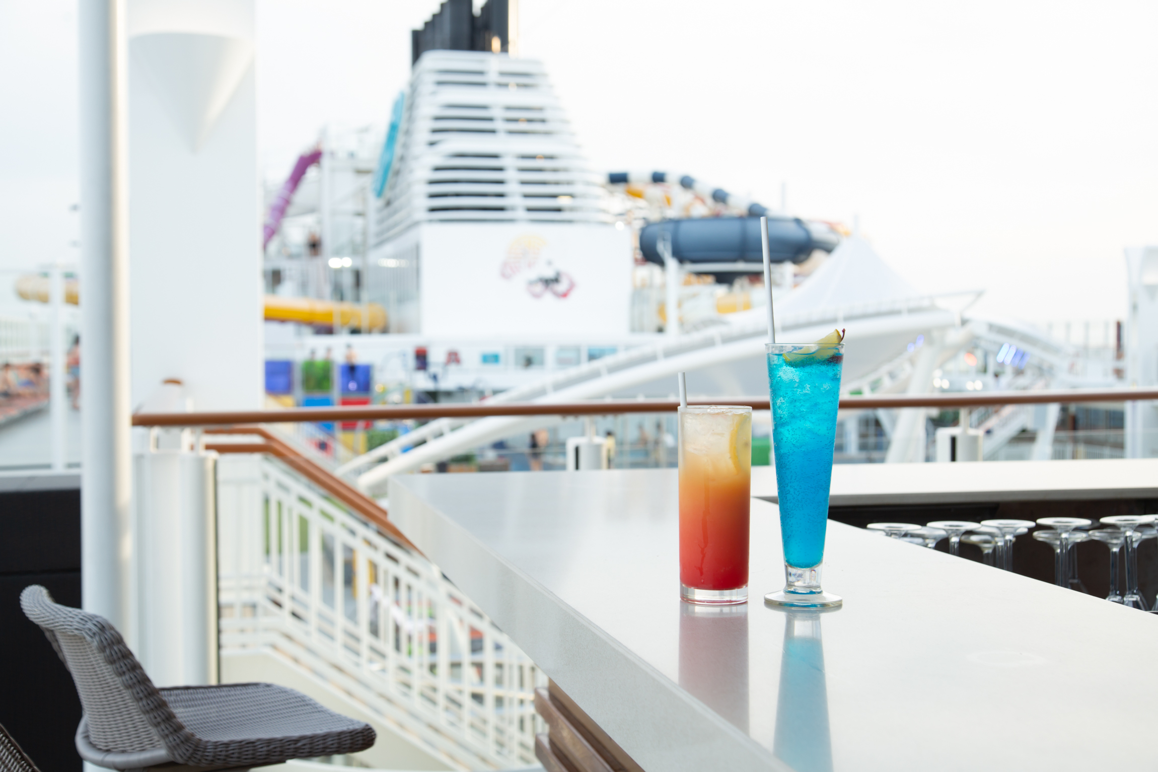 憧れの船旅。短い日数でも行ける、アジアのプレミアムクルーズへ④【ちょっと飲みたい篇】_1_2