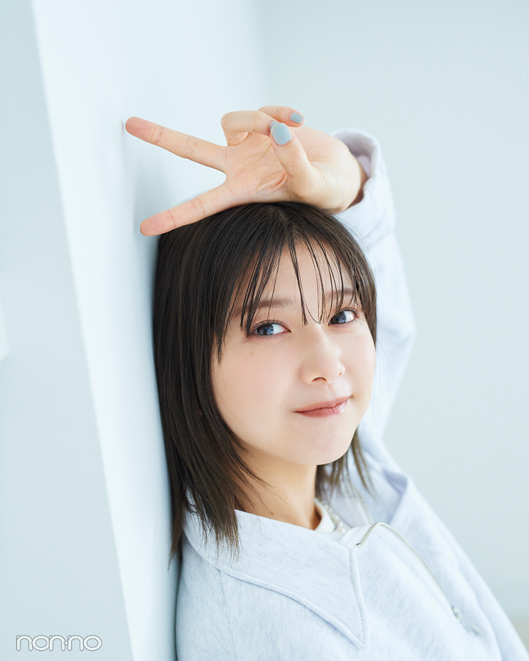 渡邉理佐ヘアスタイル ピースサインカット