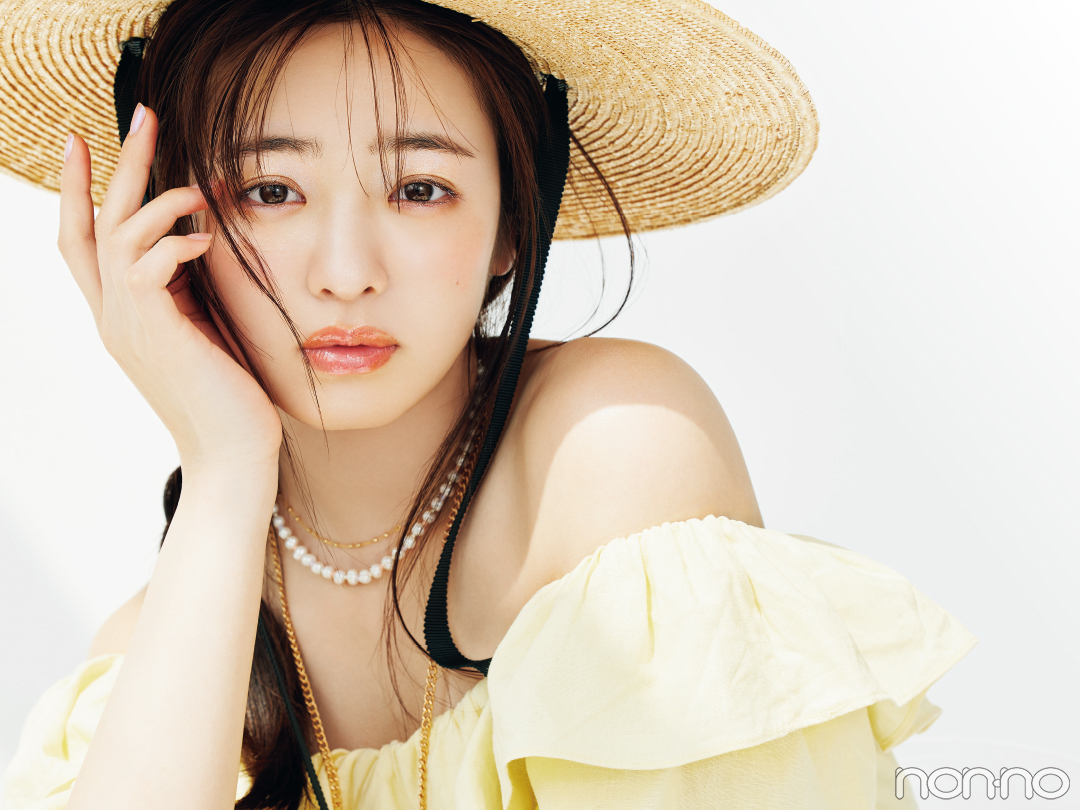 ソーダ色シャドウメイクの横田真悠
