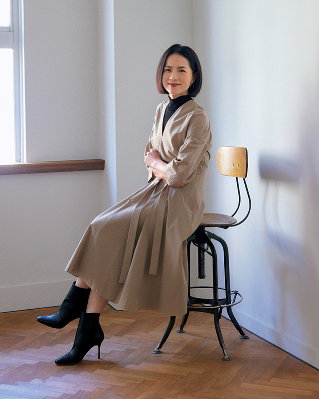 ブラックのポインテッドブーティは大人の審美眼が試される特別な存在