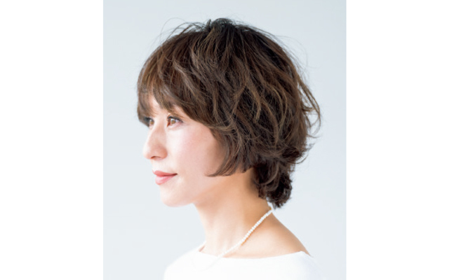 毛先と根元の大人パーマでやわらかな印象 サイド