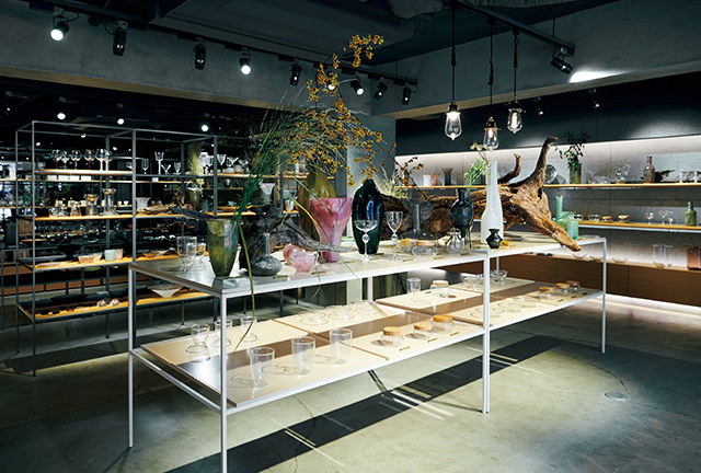 撮影時は手前がfresco&辻野剛の個展、奥が常設。