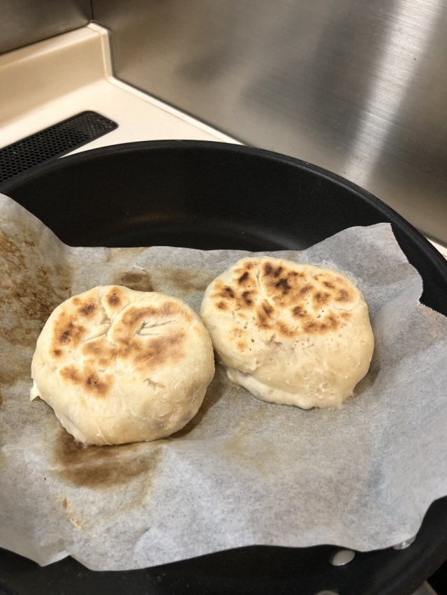 お焼きのようなパン