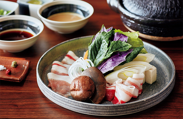 日本料理「青碧蒼(AOMI)」では会席料理や今帰仁アグーのしゃぶしゃぶを