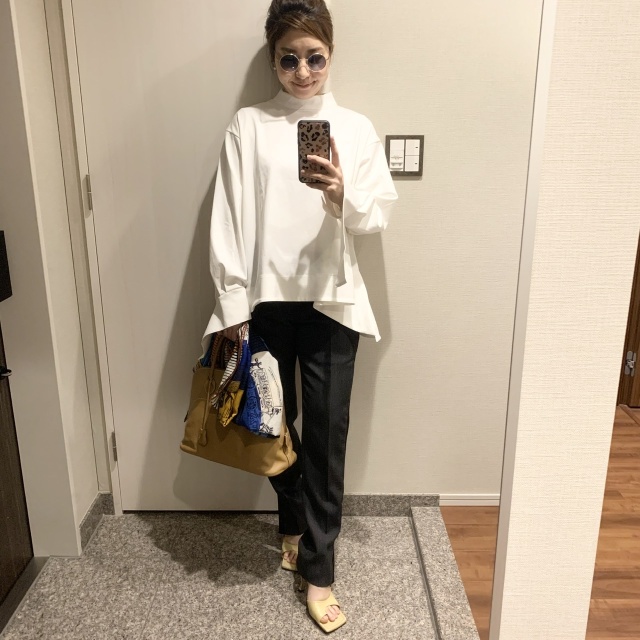 流行の スウェット こなれ感どころか 部屋着 と言われてしまう問題を解決 ファッション誌marisol マリソル Online 40代をもっとキレイに 女っぷり上々