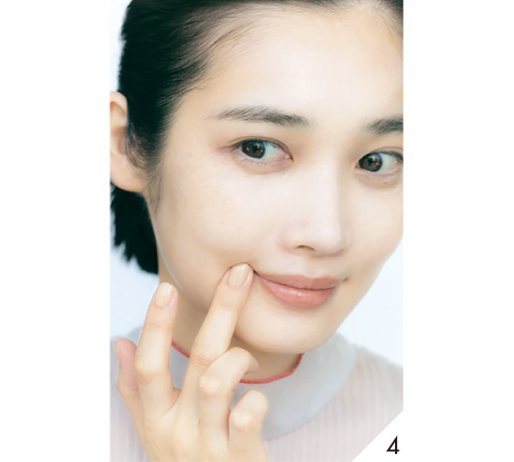 ファンデーションはすべて指づけがキモ!4