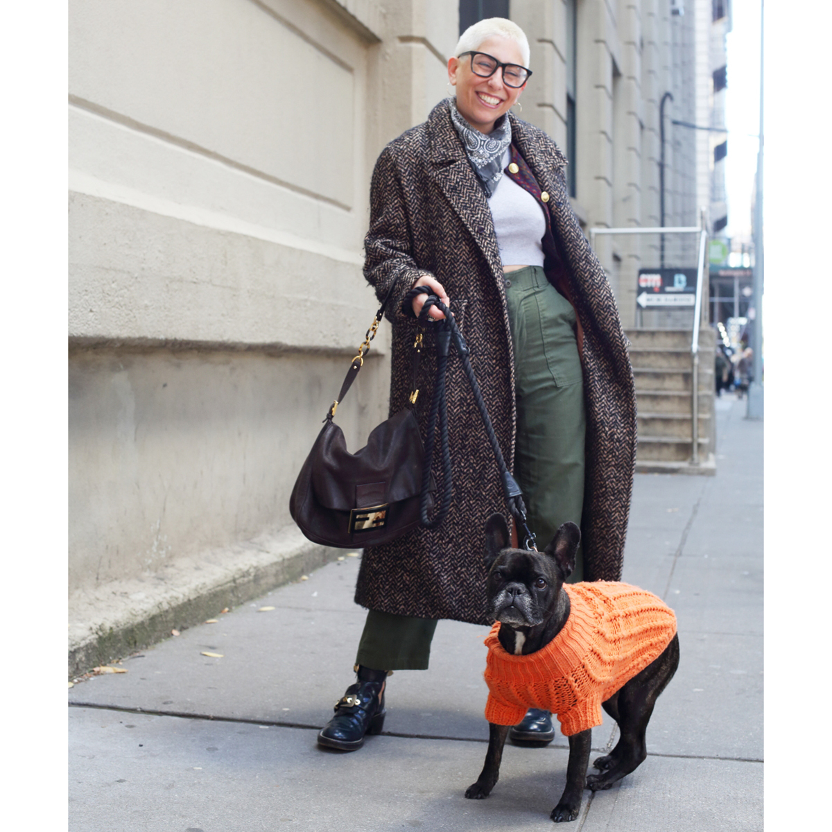 ロング丈アウター はパンツに合わせてマニッシュに着るのがny流 ファッションsnap 22冬 パリ ミラノ Ny編 ファッション誌marisol マリソル 40代をもっとキレイに 女っぷり上々