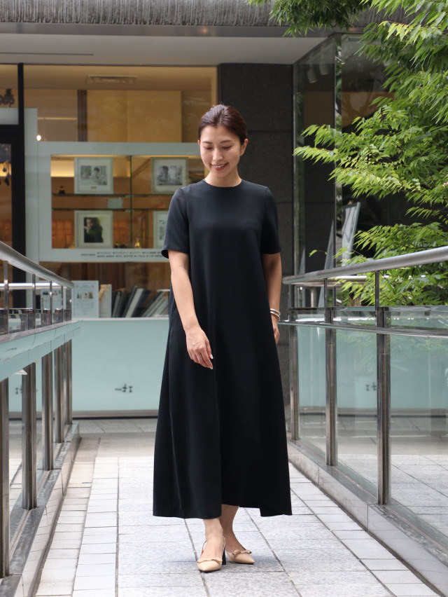 【真夏こそ映える黒コーデ】重たく見えず、シックに決まるアラフォーの黒コーデまとめ|40代ファッション_1_23