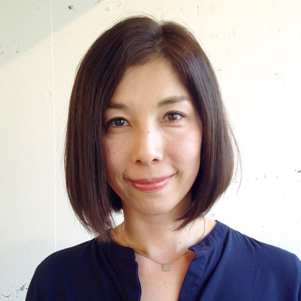 顔の細さをカバー 華やかさを演出する 美人印象ボブヘア 50代髪型 ヘアスタイル Web Eclat 50代女性 のためのファッション ビューティ ライフスタイル最新情報