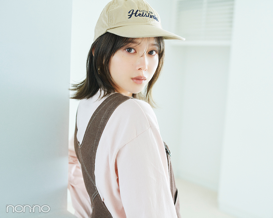 渡邉理佐の外ハネスタイル キャップをかぶったイメージ