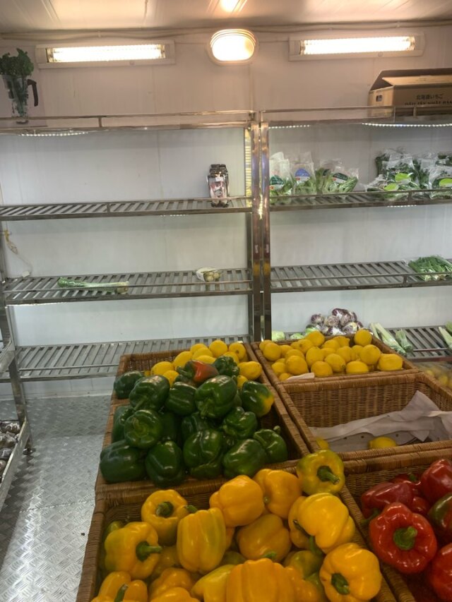 酷かった時のスーパー野菜室。涙。食料が手に入りづらいのは一番焦るのを初めて体感しました。
