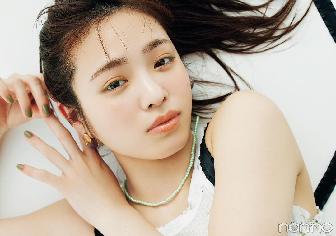 グリーンマスカラで「目元ファースト」な最旬バランスの横田真悠