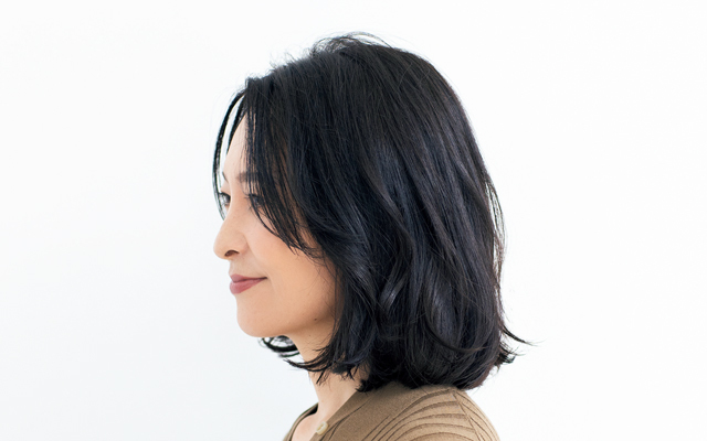 うねりグセを生かしたパーマで立体感のあるフォルムを実現 サイド