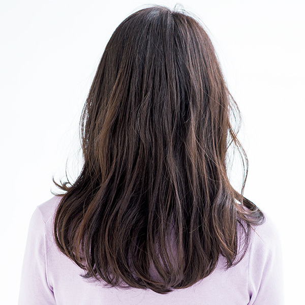 上品さ リッチ感を両立したツヤロングヘア 50代髪型 ヘアスタイル Web Eclat 50代 女性のためのファッション ビューティ ライフスタイル最新情報