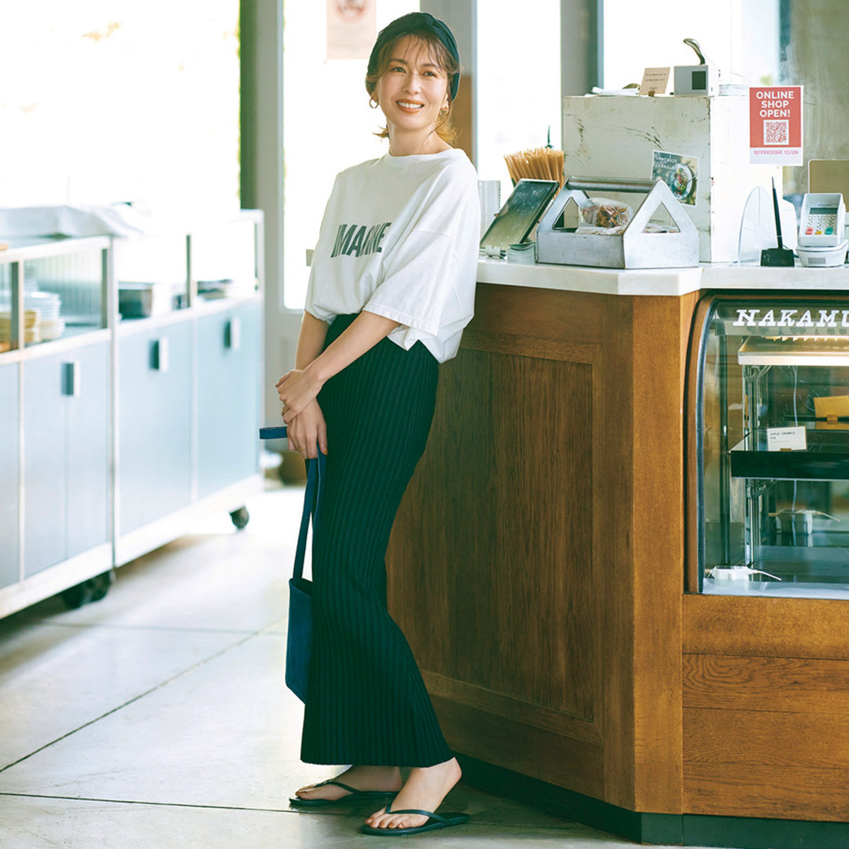 Tシャツ×ロングスカートコーデ
