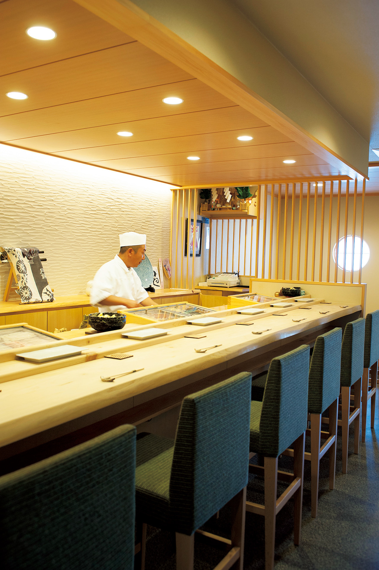 足をのばして訪ねたい 優雅な味わいの名店 鮨 大門_1_2