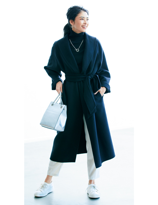 “小柄さん”におすすめ円錐形スタイル ガウンコートはちょい高めにベルトをキュッと締めるべし